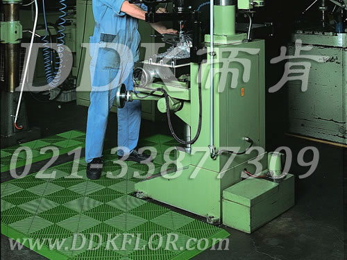 綠色組合拼裝_機器加工車間地面鋪耐油抗壓防滑材料