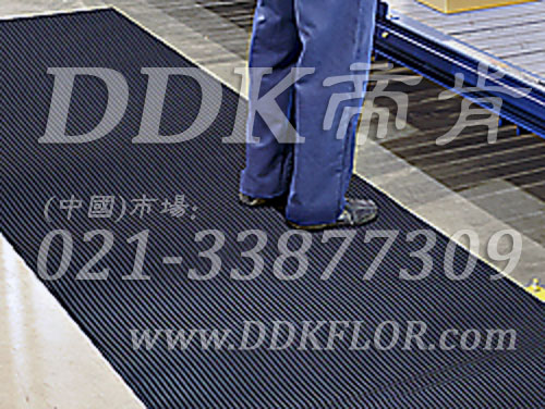 卷材黑色（14）_工廠車(chē)間用防滑耐磨地毯樣板圖片,帝肯(DDK)_S450_9979（工業(yè)車(chē)間地面防滑材料）效果圖,廠房地毯,廠房地膠,過(guò)道地毯,過(guò)道地墊,過(guò)道防滑墊,工廠車(chē)間地板革,維修車(chē)間地板,車(chē)間地墊,車(chē)間地毯,車(chē)間地膠墊,車(chē)間地面膠皮,車(chē)間塑料防滑墊,車(chē)間用地板膠,車(chē)間防滑地墊,車(chē)間防滑墊,車(chē)間防砸地板,工廠車(chē)間地膠,工業(yè)地毯,工業(yè)地膠,工業(yè)塑料地毯,工業(yè)地墊,工業(yè)地板膠,工業(yè)地板革,工業(yè)耐油地墊,工業(yè)走道地墊,工業(yè)防滑地毯,工業(yè)防滑墊,工廠地墊,工廠地毯,工廠地膠,工廠走道地墊,工業(yè)抗疲勞防滑墊,走道地墊,走道地毯,走道墊,塑料防滑地毯,橡膠地毯,耐壓耐磨地毯,走廊地毯,防滑地毯,防污地毯,防滑毯,防水地毯,防噪聲地毯,通道地毯,經(jīng)濟(jì)型抗疲勞地墊,抗疲勞腳墊,抗疲勞地毯,防疲勞地膠,防疲勞地毯,耐磨地膠,工廠用橡膠地墊,工廠防滑地墊,工廠防滑墊,pvc防滑地毯,pvc防滑地膠,PVC地毯,pvc地膠,pvc塑料地毯,pvc塑膠地毯,流水線地墊