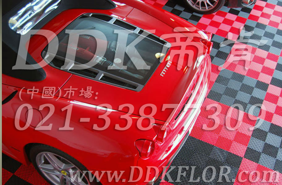 私人車(chē)庫(kù)地面鋪裝地板材料（15）_灰加紅色組合樣板圖片,帝肯(DDK)_8100_C618（私人車(chē)庫(kù)地面材料）效果圖,別墅私家車(chē)庫(kù)裝修,車(chē)庫(kù)pvc地板,車(chē)庫(kù)地坪,車(chē)庫(kù)地墊,車(chē)庫(kù)地板,車(chē)庫(kù)地膠,車(chē)庫(kù)塑料地毯,車(chē)庫(kù)塑膠地板,車(chē)庫(kù)防滑墊