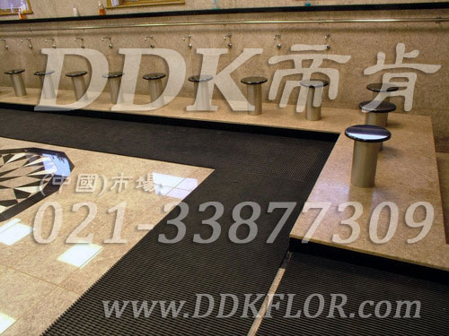 帝肯(DDK)_1900_337（浴室及更衣間地面防滑材料）浴室防滑地膠,浴室防滑墊,浴室防滑疏水磚,浴池防滑地墊,浴池防滑墊,淋浴房防滑墊,衛浴防滑墊,浴室pvc格柵地板,