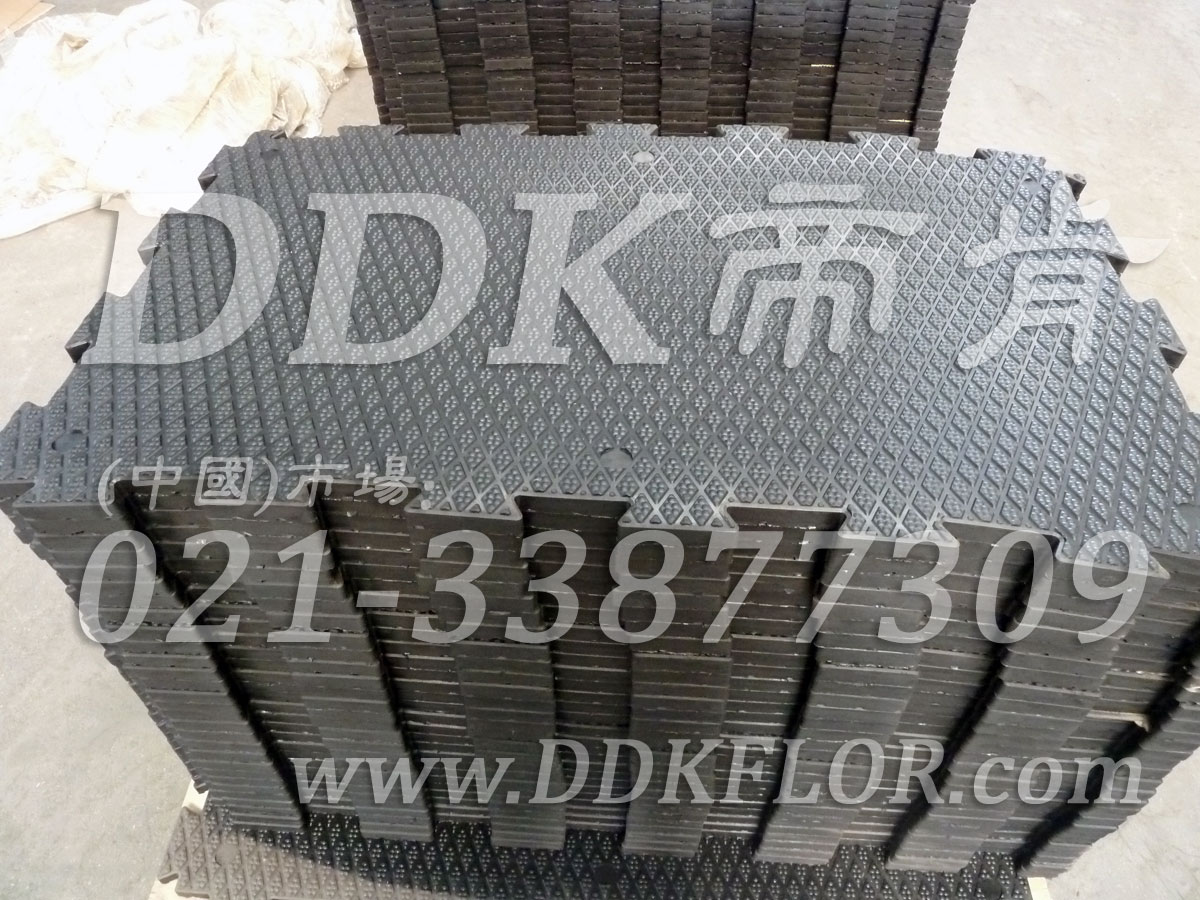 菱形紋_拼接型抗壓地板（2）樣板圖片,帝肯(DDK)_4300_9979（車間地面抗壓耐磨材料）效果圖,耐壓地板,耐壓耐磨地毯,耐重壓地墊,耐重壓地板,pvc承重地板,維修車間地板,車間防砸地板,工業(yè)地磚,車間地板磚,工廠地板膠,工廠地膠,工業(yè)地板膠,工業(yè)地板磚,工業(yè)地板,廠房地板材料,倉(cāng)庫(kù)地板,倉(cāng)庫(kù)防潮地膠,倉(cāng)庫(kù)塑膠地板