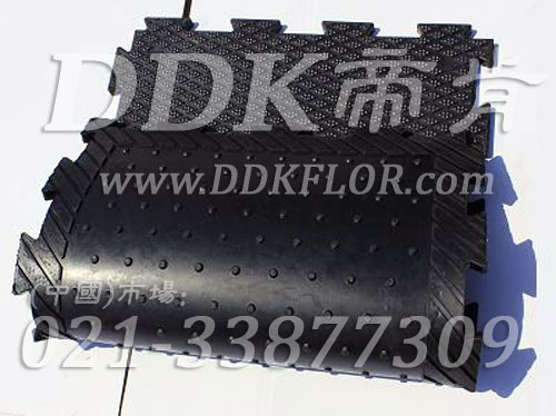菱形紋_拼接型抗壓地板（3）樣板圖片,帝肯(DDK)_4300_9979（車間地面抗壓耐磨材料）效果圖,耐壓地板,耐壓耐磨地毯,耐重壓地墊,耐重壓地板,pvc承重地板,維修車間地板,車間防砸地板,工業(yè)地磚,車間地板磚,工廠地板膠,工廠地膠,工業(yè)地板膠,工業(yè)地板磚,工業(yè)地板,廠房地板材料,倉(cāng)庫(kù)地板,倉(cāng)庫(kù)防潮地膠,倉(cāng)庫(kù)塑膠地板
