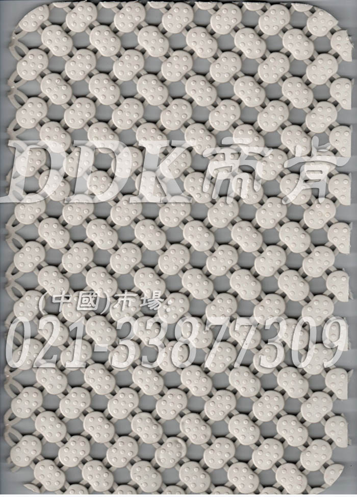 卡其色_橢圓表面_互扣式網(wǎng)孔防滑地膠（7）樣板圖片，帝肯(DDK)_8200（ODL|達(dá)喜）效果圖，工業(yè)用格柵地墊,浴室pvc格柵地板,柵格地墊,排水地墊,pvc防水地墊,塑膠透水地板,衛(wèi)生間地板隔水墊,衛(wèi)生間地墊,衛(wèi)浴防滑墊,衛(wèi)生間防水地墊,衛(wèi)生間防滑地墊,衛(wèi)生間防滑墊,衛(wèi)生間地膠,漏水地墊,漏水地膠,排水防滑墊,排水地板,疏水墊,疏水板,疏水磚,疏水防滑地墊,疏水防滑墊,耐油耐水地墊,漏水防滑墊,疏水地墊,疏水地毯,疏水地席,浴室防滑疏水磚,透水地墊,透水地板膠墊,透水防滑塑膠地墊,防水地墊,防水地毯,防水地膠墊,防水墊,防水防滑墊,防滑隔水墊,隔水地墊,隔水地板,隔水材料,泄水型地板磚,PVC拼接地墊,塑料拼接地板,拼接式防滑墊,拼接式地墊,拼裝地墊,拼裝地膠,防滑拼墊,泳池地膠,泳池防滑地墊,泳池防滑地毯,洗手間地墊,洗手間防滑地毯,洗手間防滑墊,洗浴防滑墊,洗澡間防滑墊,游泳池地墊,游泳池防滑地膠,游泳池防滑墊,游泳館防滑墊,浴池防滑地墊,浴池防滑墊,浴室防滑地墊,浴室防滑地磚,浴室防滑地膠,浴室防滑墊,浴室地墊,浴室地板,浴室地板磚,浴室地毯,浴室地磚,浴室墊,淋浴房防滑墊