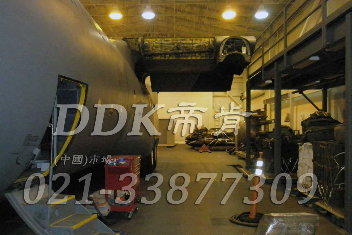 灰色_飛機檢修庫地面專用地板鋪設(shè)