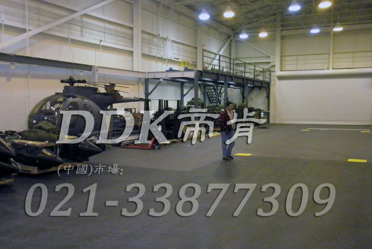直升機(jī)檢修車(chē)間地面專(zhuān)用耐磨地板鋪設(shè)樣板圖片,帝肯(DDK)_2000_8979（廠(chǎng)房地面做法圖集）效果圖,廠(chǎng)房地板材料,廠(chǎng)房地膠,廠(chǎng)房塑膠地板,廠(chǎng)房防滑地膠,工廠(chǎng)地板,工廠(chǎng)用塑料地板,工廠(chǎng)塑膠地板,工廠(chǎng)車(chē)間地板革