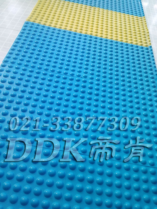 圓形突起防滑_水藍顏色_多水地磚表面防滑地膠