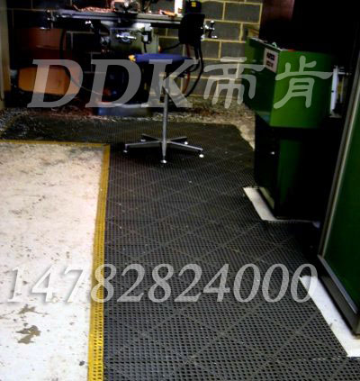 【工業(yè)腳踏墊地毯】生產現(xiàn)場使用工業(yè)地毯腳踏墊樣板圖片,帝肯(DDK)_8800_9979（工業(yè)廠房腳墊材料）效果圖,安全地墊,工廠車間地膠,車間地膠墊,車間地毯,車間地貼,車間塑料防滑墊,車間橡膠墊,車間防滑地墊,車間防滑墊,工業(yè)地墊,工業(yè)地膠,工業(yè)用格柵地墊,工業(yè)耐油地墊,工業(yè)腳墊,工業(yè)防滑地墊,工業(yè)地毯,工業(yè)防滑墊,工廠地墊,工廠地毯,工廠腳墊,工廠防滑地墊,工廠防滑墊,工業(yè)防滑地毯,耐油工業(yè)橡膠墊,廠房防滑地膠