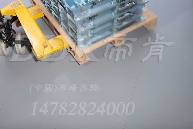 5mm-10mm耐碾壓防磨地膠板定制 銀行金庫地板膠灰色款 環(huán)保阻燃靜音防震抗砸，抗砸地膠,抗震地墊,抗壓地墊,抗壓地板,承重地膠墊,承重地磚,庫房地磚,庫房地膠墊,庫房地板,耐重壓地墊,耐重壓地板,重型地板,重型防滑耐油墊,耐磨抗壓防滑膠墊,耐壓地板,耐壓地磚,耐壓地膠,通道地毯,通道防滑墊,車間防砸地板,耐磨地墊,耐磨地膠,耐磨膠墊,耐磨材料,耐磨膠板,防砸膠墊,防火地墊,防火地毯,阻燃地墊,阻燃地板,阻燃防滑墊,阻燃地毯,橡膠地板,安全橡膠地墊,pvc橡膠地板,pvc地膠,pvc地板膠,pvc塑膠地板,地面保護(hù)墊,地面保護(hù)地毯,地膠,地板膠,塑料地磚,塑料地板,靜音地墊,靜音地毯